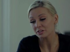 Curvy stepmom licks and facesits her teen hot stepdaughter
