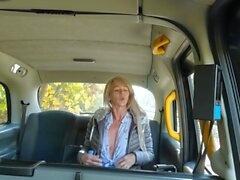 Fake Taxi GILF has no cash to pay the driver