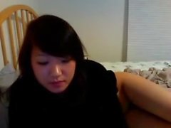 Asian hot babe masturbates for the cam
