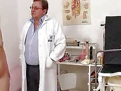 Blondhaired chubby milf explored by cunt doctor