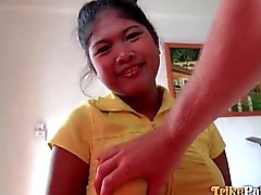 Cute curvy Filipina gets to sucking dick
