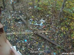 Petite amateur babe loses her clothes and gives a nice blowjob outside