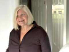 Busty gilf gets oral