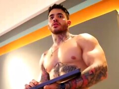 Straight amateur hunk cumming from a jerk